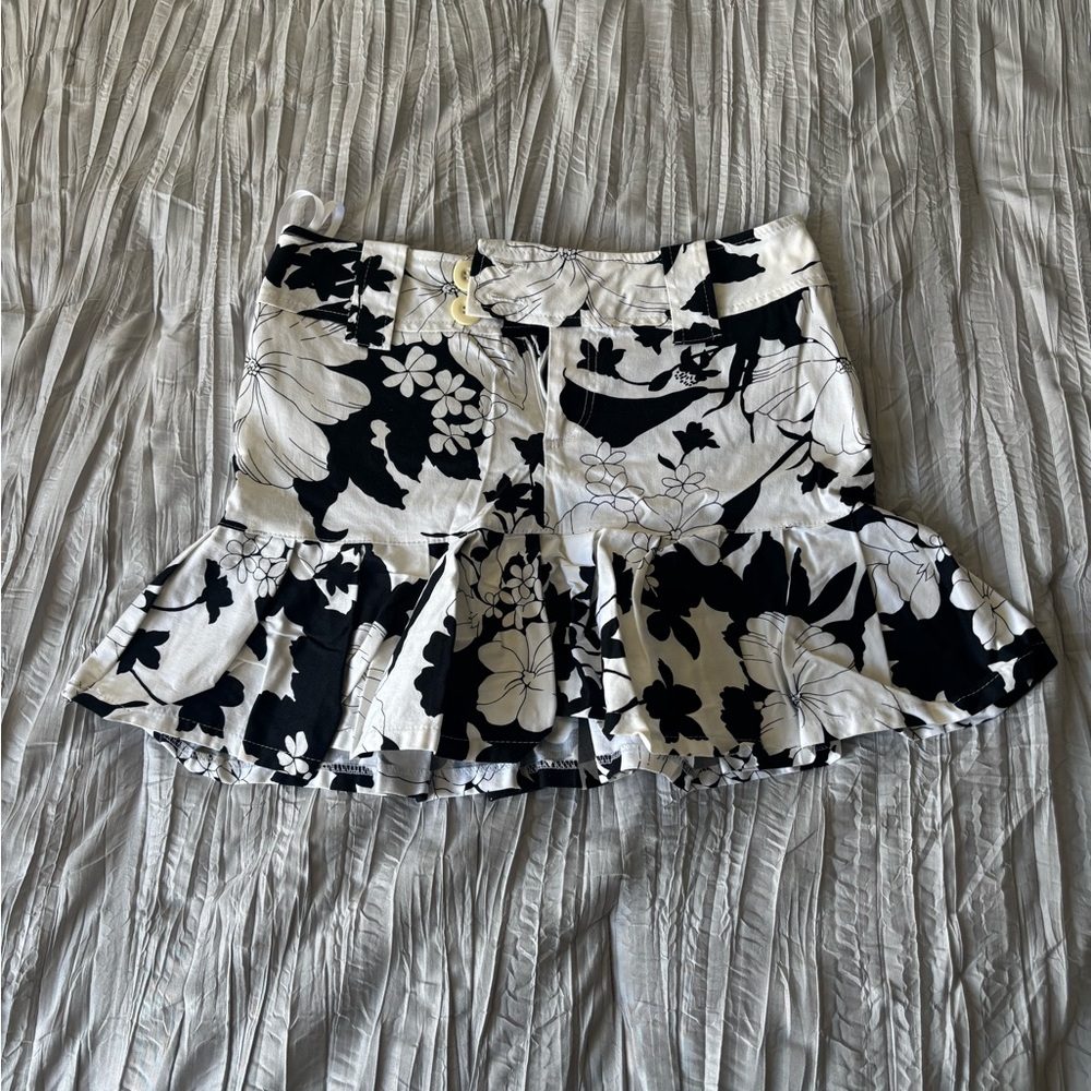 Le chateau floral ruffle skirt